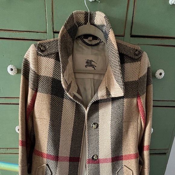 Burberry Classic Plaid Trench Coat with Red Accents - Picture 7 of 12